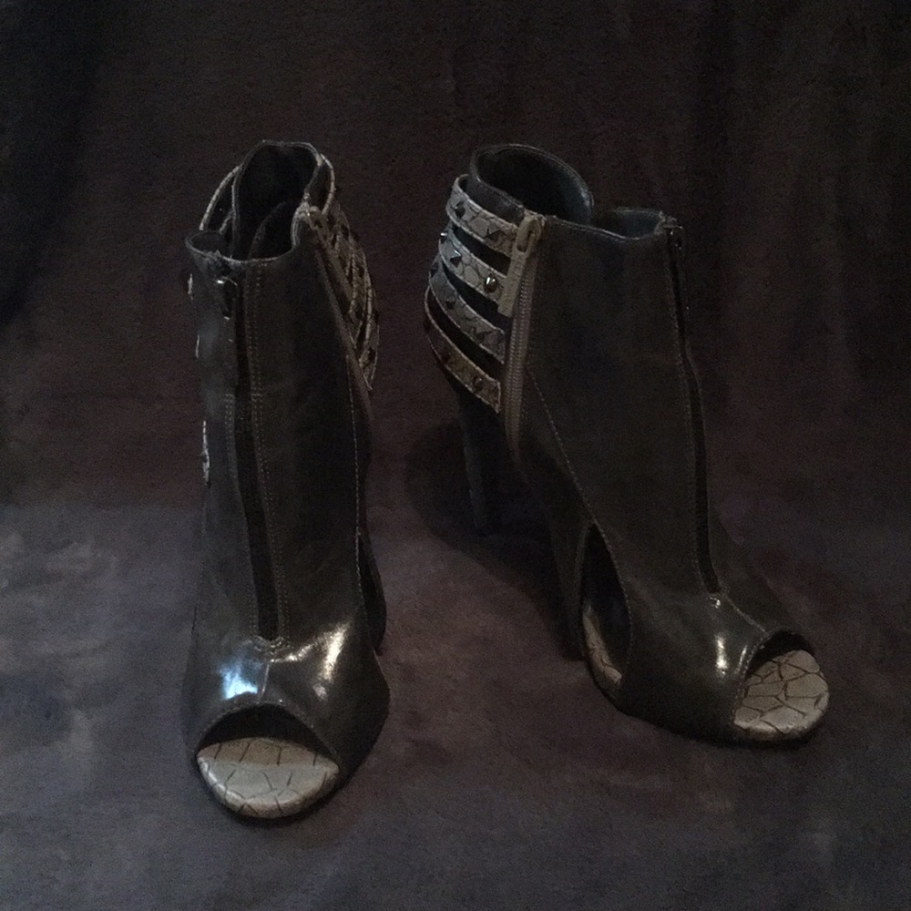 Michael Antonio gray booties